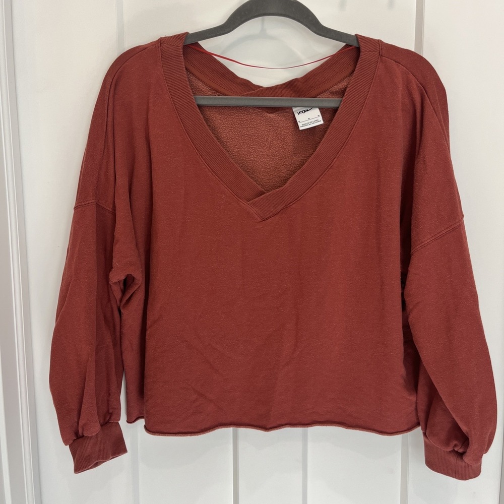 Nike Yoga Women's Cropped Sweatshirt Small Rust Red V-Neck Dropped Shoulder Sz M